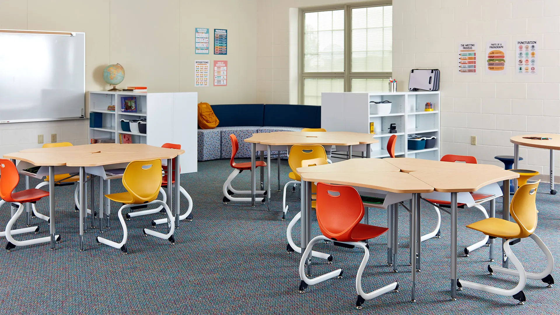 Aula equipada con mobiliario KI 