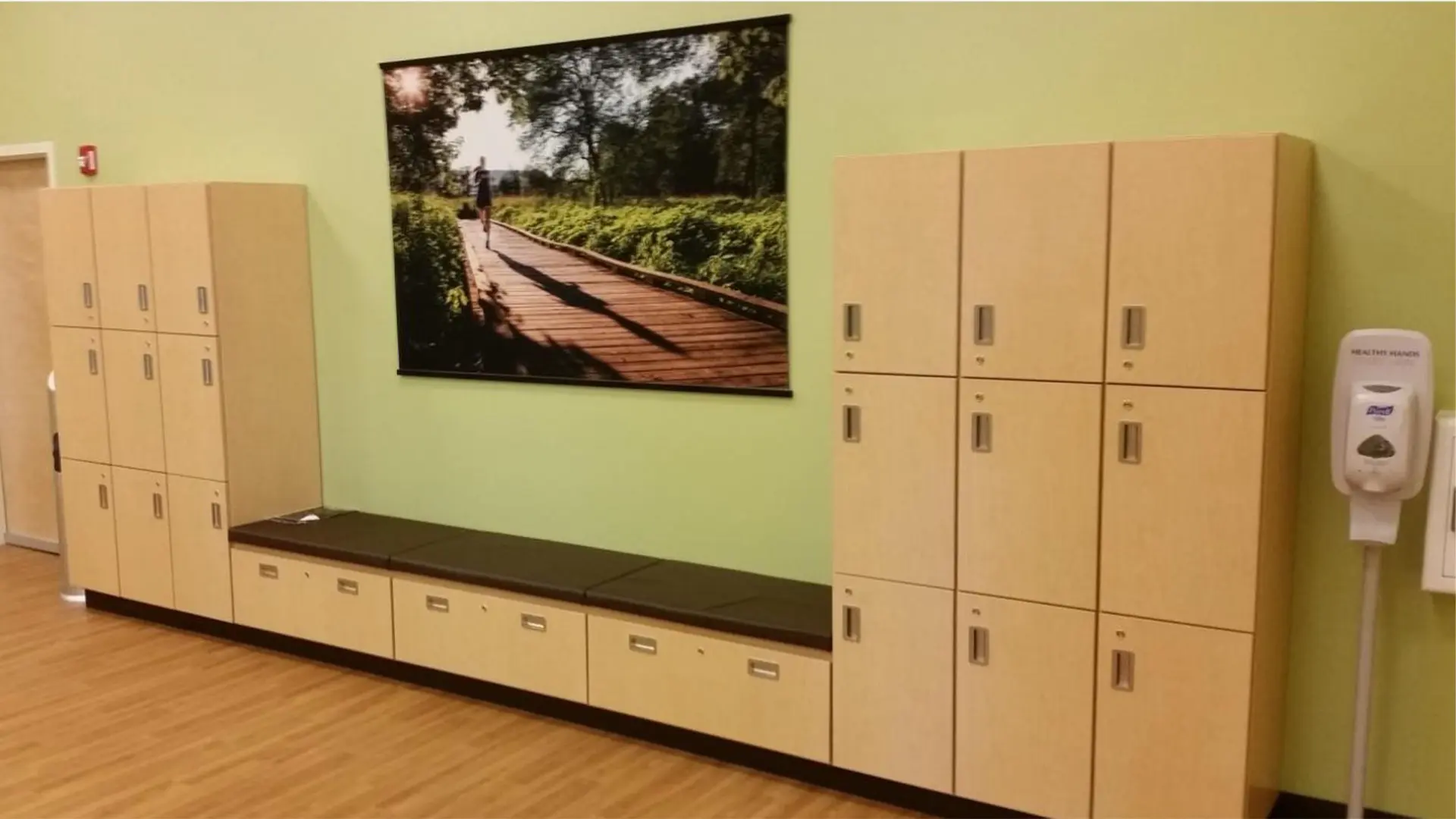 Mobiliario de Groupe Lacasse en lockers y vestidores de espacios de salud