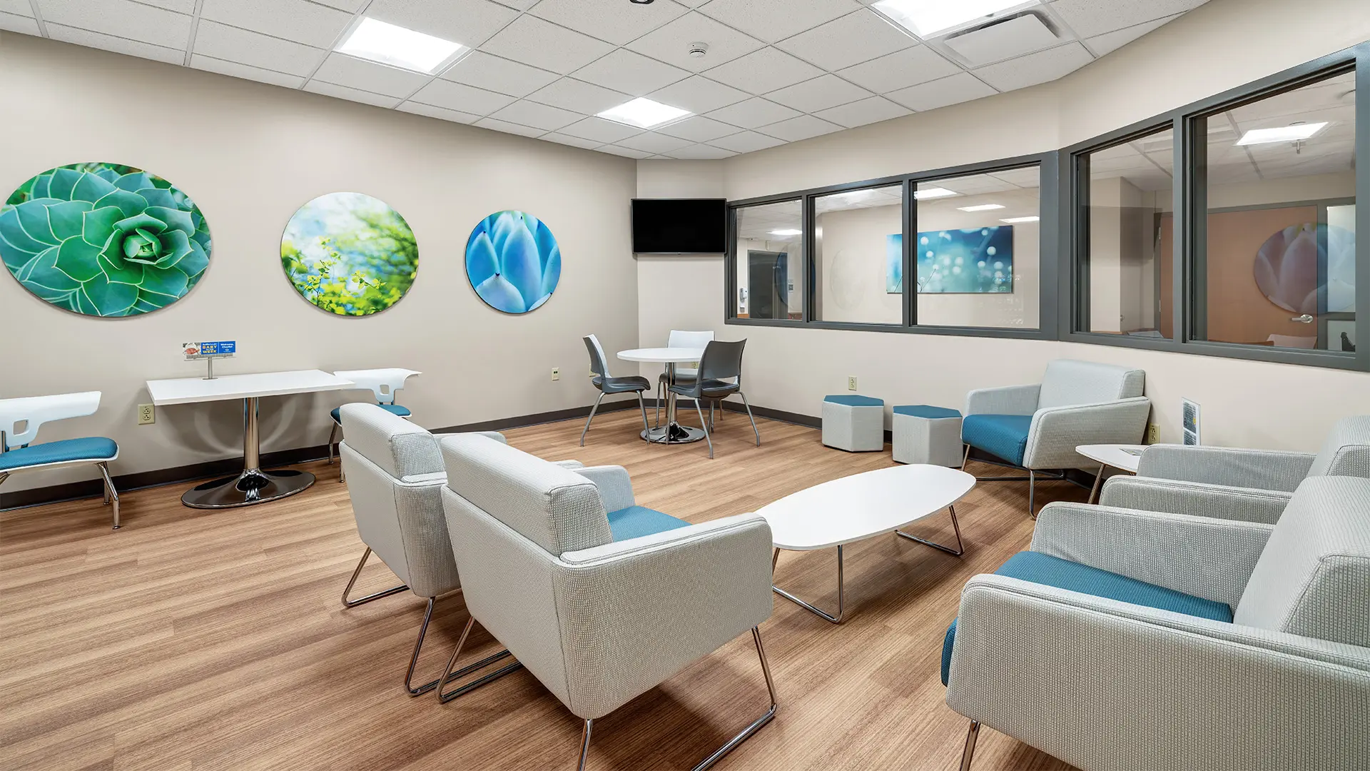 Área de confort & relax en espacio de salud equipada con mobiliario KI