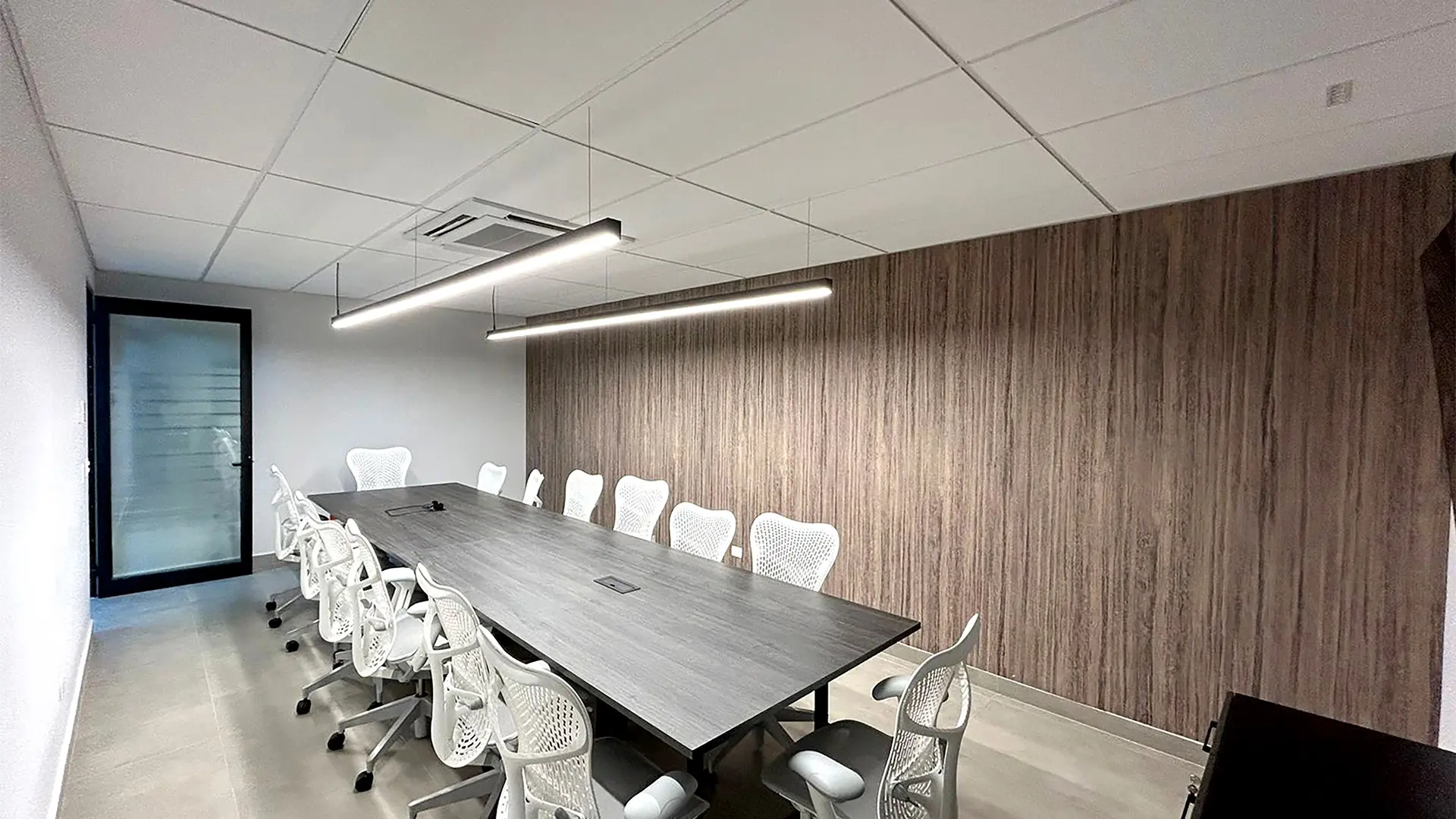 Plafón de Ecophon y panel acústico de Zintra: soluciones arquitectónicas