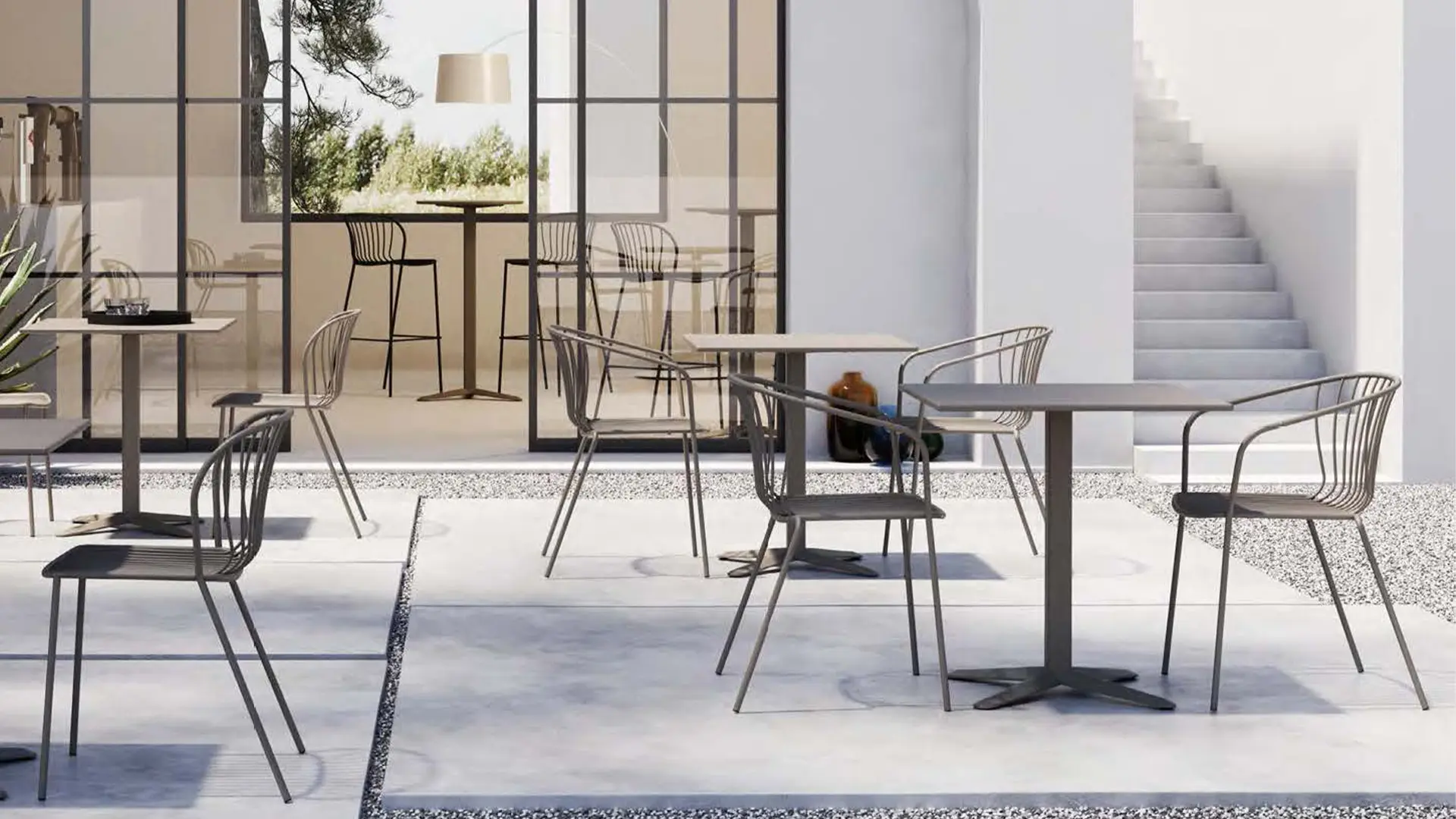 Terraza equipada por Moetti con mobiliario contract de Labenze